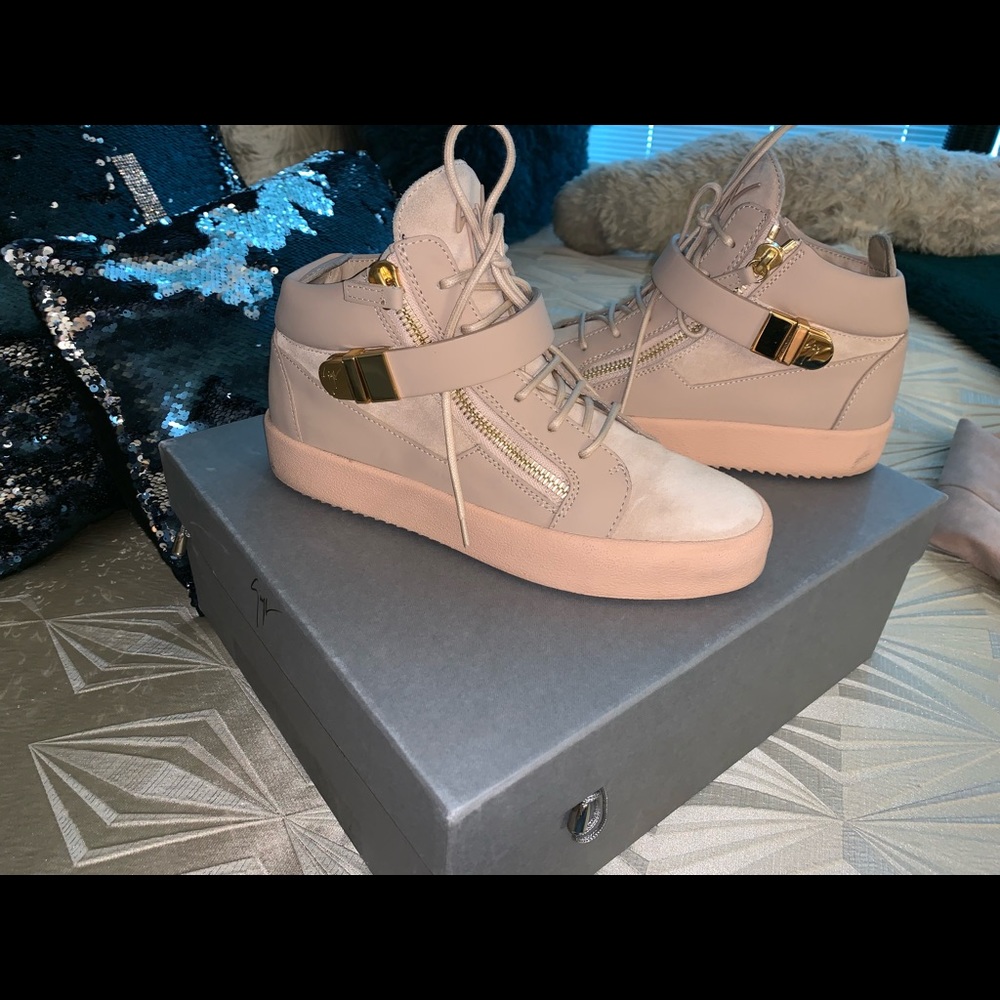 Giuseppe Sneakers!
